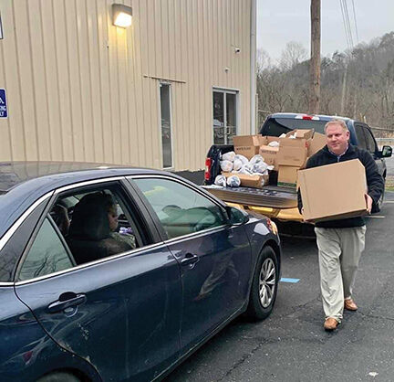Floyd FC delivers food boxes to residents